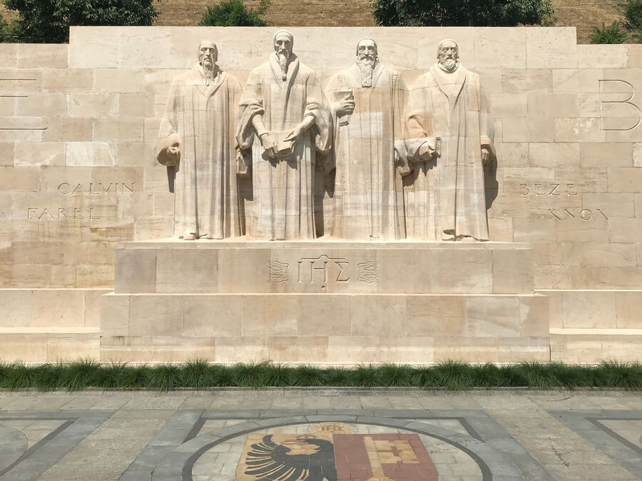 Le Mur des Réformateurs de Genève: Guillaume Farel, Jean Calvin, Théodore de Bèze et John Knox. 